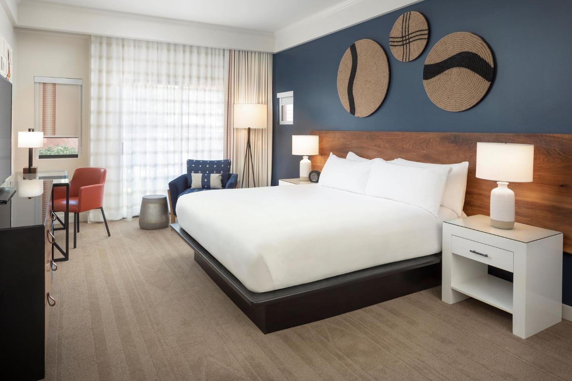 Habitación con cama extragrande y ducha a ras de suelo - Adaptada para personas de movilidad reducida